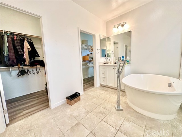 Detail Gallery Image 18 of 28 For 403 Aura Dr, Costa Mesa,  CA 92626 - 4 Beds | 3 Baths