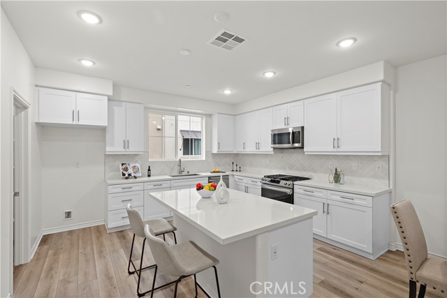 Detail Gallery Image 16 of 47 For 17914 Goodyear, Carson,  CA 90746 - 3 Beds | 3/1 Baths