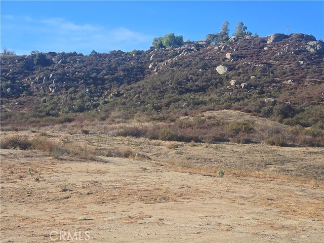 Detail Gallery Image 3 of 4 For 28395 Vista Del Valle, Hemet,  CA 92544 - 4 Beds | 2/1 Baths