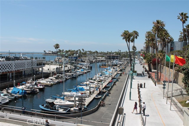Blocks to King Harbor and the bike path that extends all the way from Torrance Beach to Santa Monica
