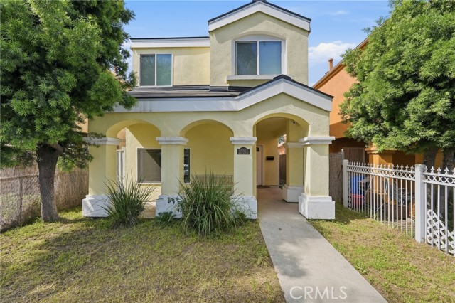 Detail Gallery Image 3 of 28 For 10105 S Main St, Los Angeles,  CA 90003 - 3 Beds | 2/1 Baths