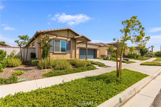 4071 E Amigos Privado, Ontario CA: https://media.crmls.org/medias/6ac9ef9f-3ca3-443a-ace2-a51345cc6deb.jpg
