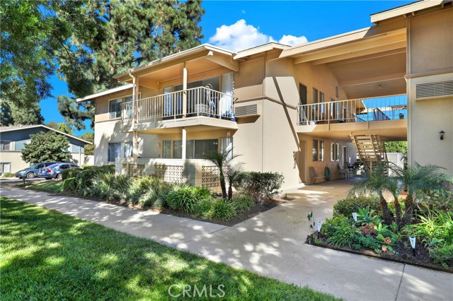 Detail Gallery Image 2 of 24 For 136 Avenida Majorca #N,  Laguna Woods,  CA 92637 - 2 Beds | 2 Baths