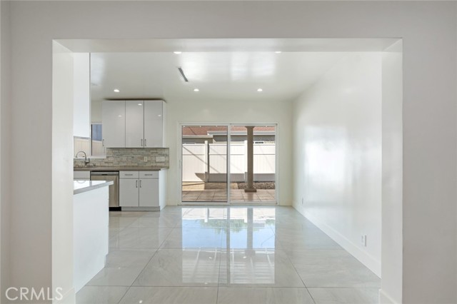 Detail Gallery Image 12 of 54 For 6015 Laurelgrove, North Hollywood,  CA 91606 - 5 Beds | 5 Baths