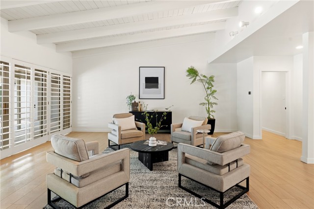 20217 Wells Drive, Woodland Hills CA: https://media.crmls.org/medias/6acabe82-fdc7-4c19-b9c4-5728d08207da.jpg