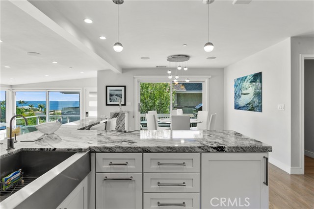 166 Fairview Street, Laguna Beach CA: https://media.crmls.org/medias/6acadee5-0306-4eea-ba1a-8cb3c589eb06.jpg