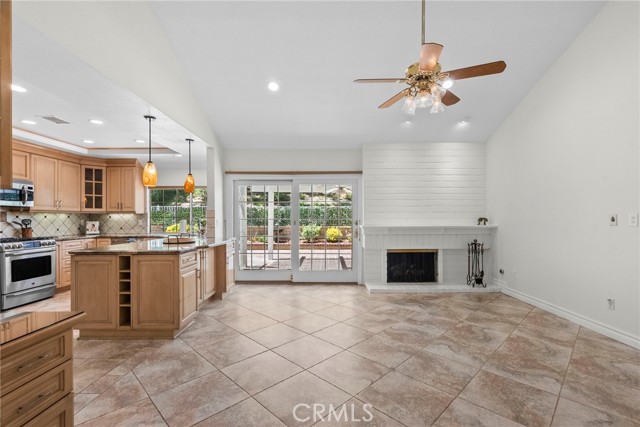 25383 Fortuna Drive, Valencia CA: https://media.crmls.org/medias/6acb995c-b3aa-4a95-bdee-dc879cd05bfc.jpg