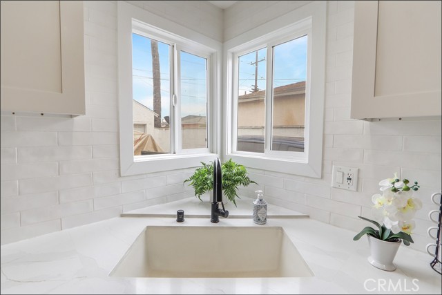 Detail Gallery Image 13 of 41 For 2153 W 111th, Los Angeles,  CA 90047 - 4 Beds | 2 Baths