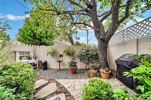 Detail Gallery Image 24 of 30 For 405 Gloucester Dr, Costa Mesa,  CA 92627 - 2 Beds | 2 Baths
