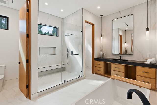 5727 Cahill Avenue, Tarzana CA: https://media.crmls.org/medias/6acbf0de-dd35-47bf-94f9-263e21c27014.jpg