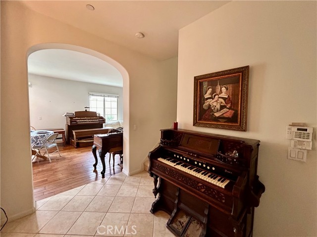 60 Scarlet Bloom, Irvine CA: https://media.crmls.org/medias/6acc0a20-5b80-4330-934a-aa0ccf8e6710.jpg