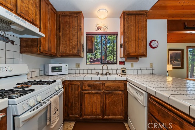 Detail Gallery Image 10 of 42 For 427 Salem Dr, Big Bear City,  CA 92314 - 2 Beds | 2 Baths