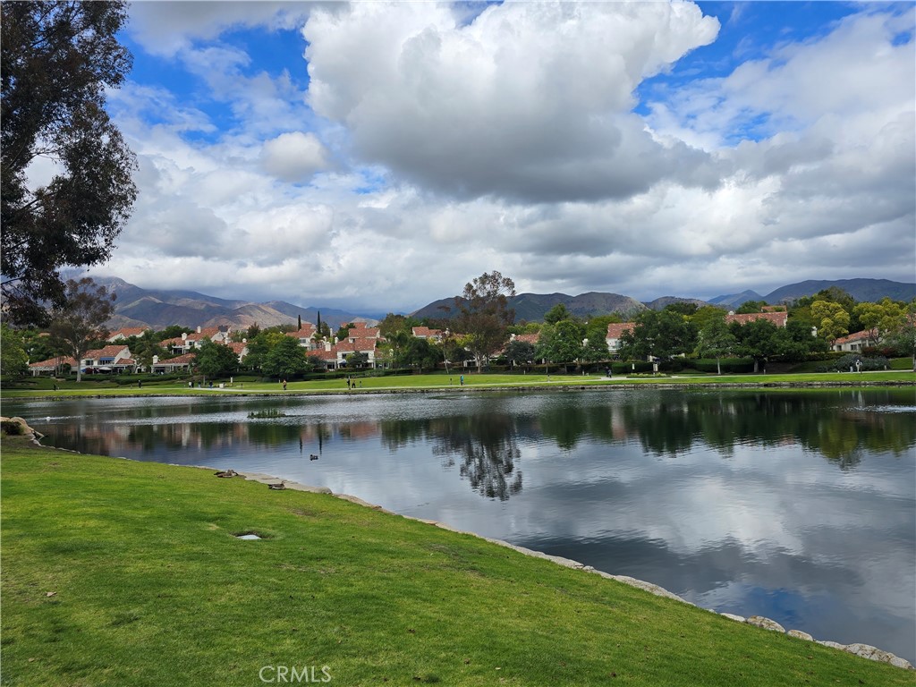 https://media.crmls.org/medias/6acd9d36-fa44-4ec0-9fd5-8c4cc92dcbc9.jpg?preset=X-Large