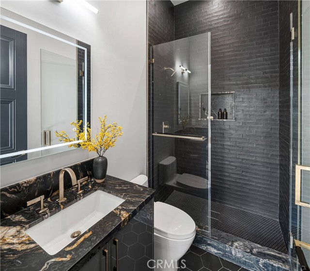 Detail Gallery Image 29 of 56 For 20511 Wells Dr, Woodland Hills,  CA 91364 - 6 Beds | 6/1 Baths