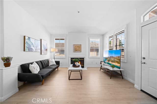 Detail Gallery Image 4 of 23 For 900 Solvay Aisle, Irvine,  CA 92606 - 2 Beds | 1 Baths