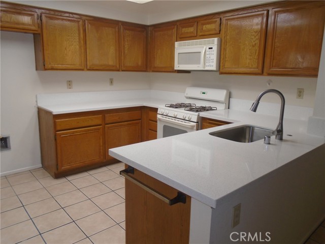 Detail Gallery Image 4 of 33 For 19 Goldstar, Pomona,  CA 91766 - 3 Beds | 2/1 Baths