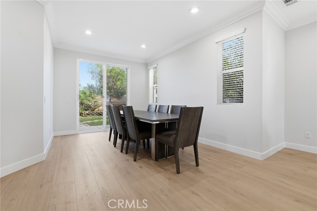 Detail Gallery Image 8 of 46 For 8220 Chamberlain, Reseda,  CA 91335 - 4 Beds | 3 Baths