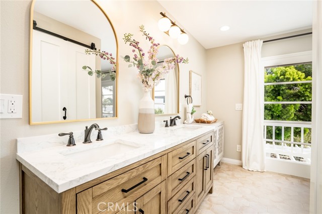 Detail Gallery Image 19 of 56 For 6561 Sabbicas Cir, Huntington Beach,  CA 92647 - 4 Beds | 3 Baths