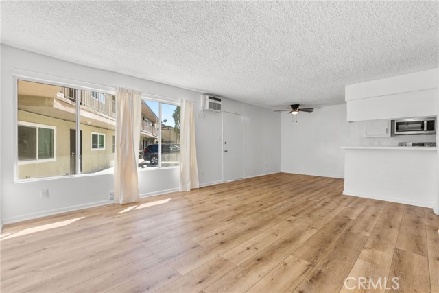 Detail Gallery Image 6 of 26 For 8649 Sunland Bld #5,  Sun Valley,  CA 91352 - 2 Beds | 1 Baths