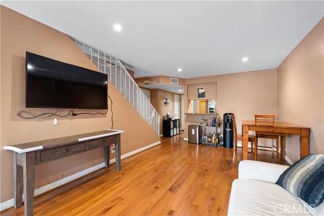 15215 Magnolia Boulevard, 102 photo 2