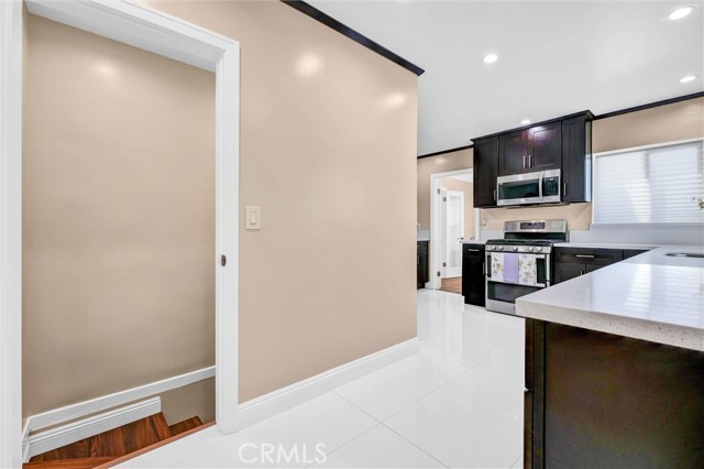Detail Gallery Image 13 of 54 For 423 S Poinsettia Ave, Compton,  CA 90221 - 4 Beds | 3 Baths