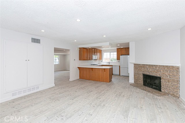 22504 Hartland St, West Hills CA: https://media.crmls.org/medias/6ad12d03-1184-445f-bbfb-e46132f1080f.jpg