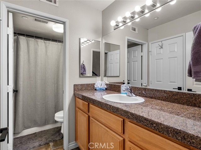 Detail Gallery Image 11 of 31 For 13300 Spring Valley #C,  Victorville,  CA 92395 - 2 Beds | 2 Baths
