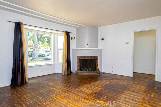 987 W 23rd Street, San Bernardino CA: https://media.crmls.org/medias/6ad1cba0-c419-4ef3-9b74-d63ab054b725.jpg