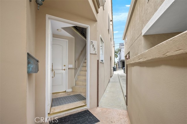 Detail Gallery Image 3 of 16 For 505 1/2 Marigold Ave, Corona Del Mar,  CA 92625 - 2 Beds | 2/1 Baths