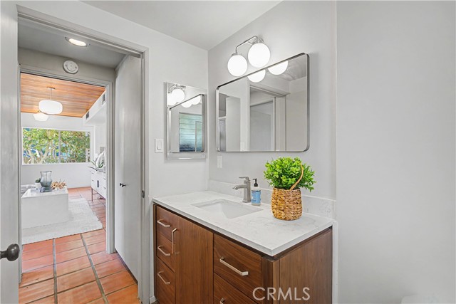 Detail Gallery Image 14 of 45 For 201 Avenue G, Redondo Beach,  CA 90277 - 4 Beds | 3 Baths