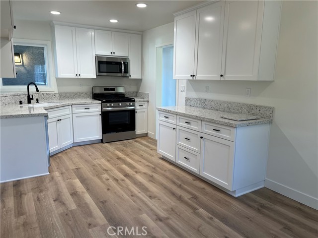 Detail Gallery Image 7 of 22 For 26923 10th St, Highland,  CA 92346 - 4 Beds | 2 Baths