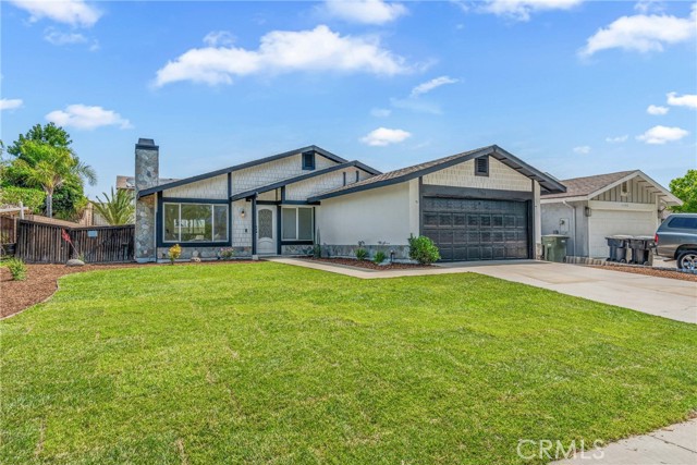 Detail Gallery Image 3 of 32 For 1157 Fallbrook Dr, Corona,  CA 92878 - 4 Beds | 2 Baths