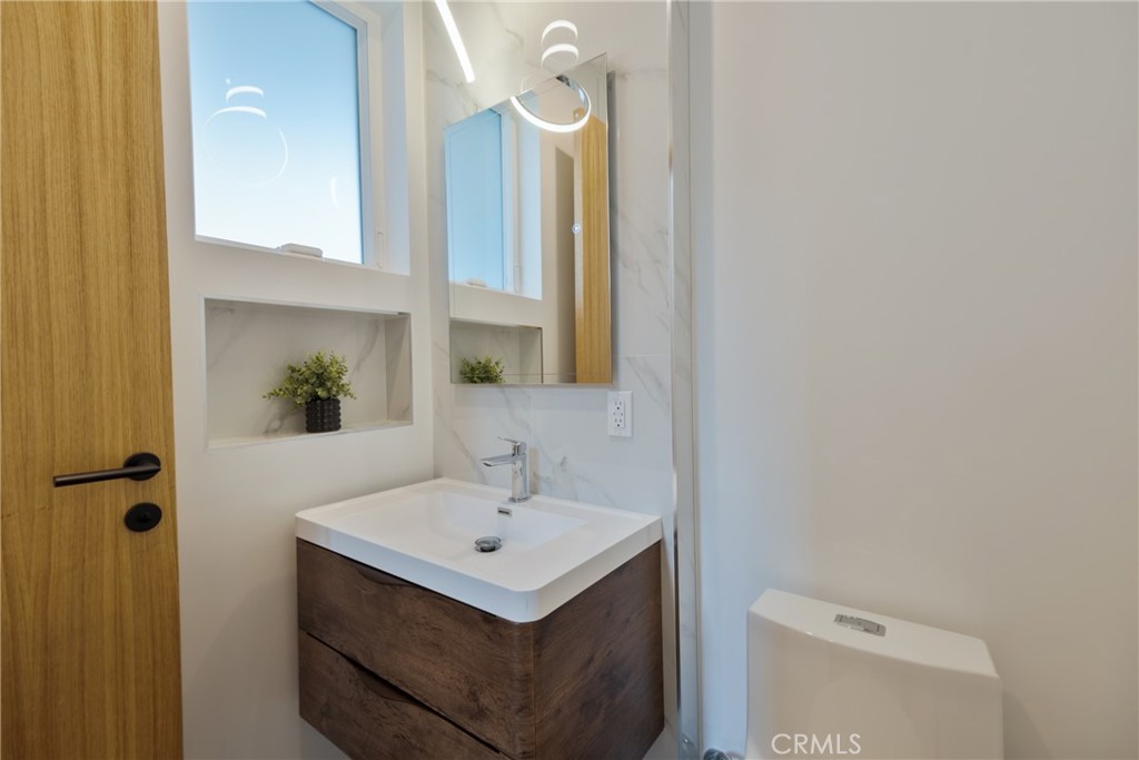 https://media.crmls.org/medias/6ad30223-76bb-4622-a863-6aae60c49577.jpg?preset=X-Large
