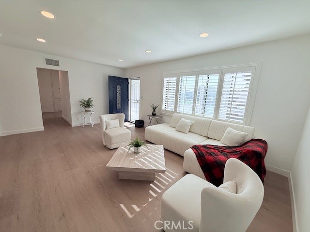 2690 Senasac Avenue, Long Beach CA: https://media.crmls.org/medias/6ad3087c-8625-484e-8b97-d2d8680da70f.jpg