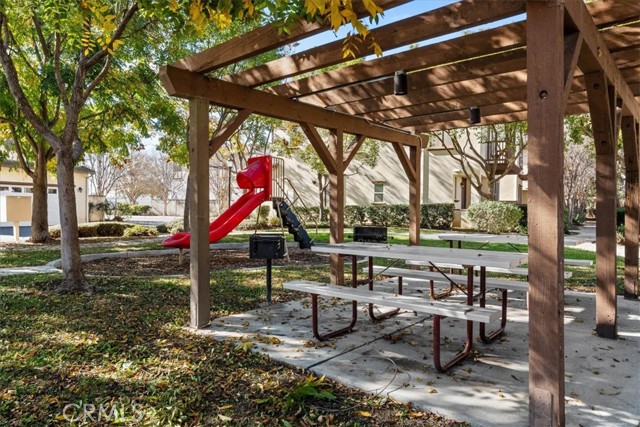 Detail Gallery Image 12 of 19 For 665 E. Riverside Dr. #3,  Ontario,  CA 91761 - 3 Beds | 2/1 Baths