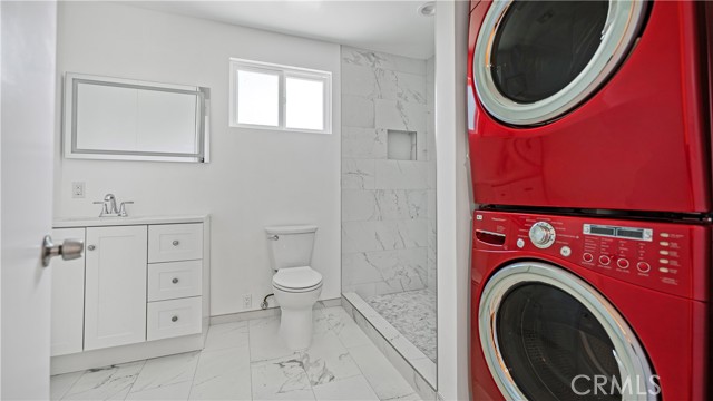 Detail Gallery Image 14 of 29 For 15210 Cohasset St, Van Nuys,  CA 91405 - 4 Beds | 3 Baths