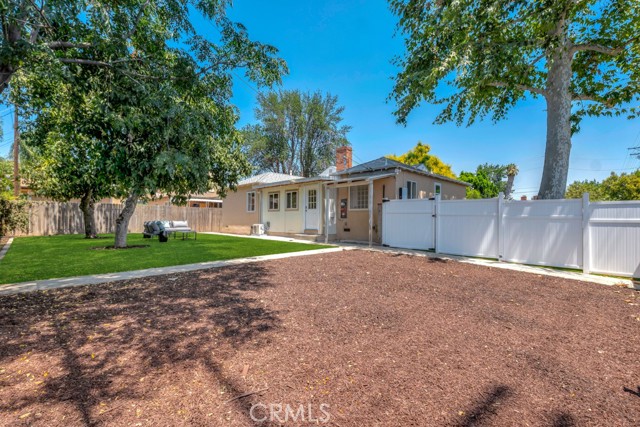 8901 Amigo Avenue, Northridge CA: https://media.crmls.org/medias/6ad49796-7865-4417-b97c-994d8c6c9b79.jpg