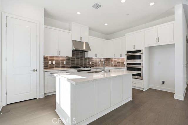 673 Beacon, Irvine CA: https://media.crmls.org/medias/6ad506a1-1ddd-4319-87aa-b86c4e55376e.jpg