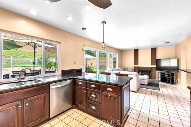 19873 Calle Granada, Walnut CA: https://media.crmls.org/medias/6ad52263-cf36-43c2-adca-d14fecd9dc38.jpg