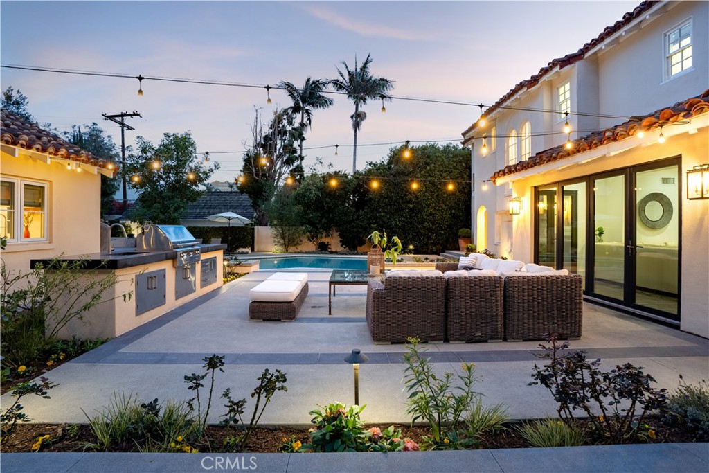 2003 N Victoria Drive