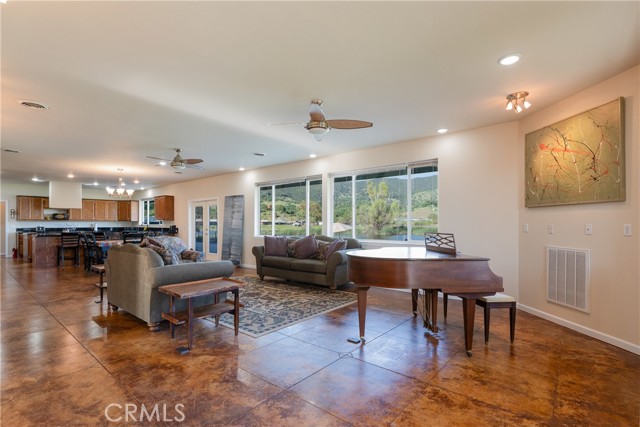 2260 Lakeshore Blvd, Upper Lake CA: https://media.crmls.org/medias/6ad701d0-956e-41d2-961c-72c65c6fb4b1.jpg