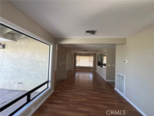 Detail Gallery Image 7 of 25 For 18530 Eucalyptus St, Hesperia,  CA 92345 - 3 Beds | 2/1 Baths