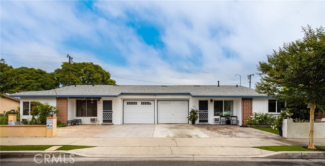 Detail Gallery Image 1 of 1 For 231 S Park Ln, Orange,  CA 92866 - 5 Beds | 2 Baths