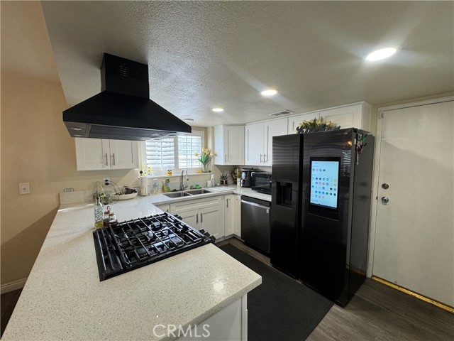 Detail Gallery Image 2 of 32 For 22031 Main, Carson,  CA 90745 - 2 Beds | 2 Baths