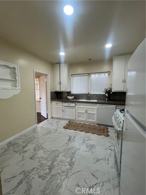 Detail Gallery Image 16 of 38 For 1933 S Corning St, Los Angeles,  CA 90034 - 2 Beds | 1 Baths