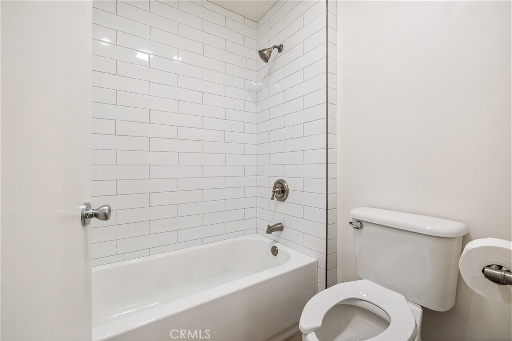 https://media.crmls.org/medias/6ad8a859-2da0-482c-b681-a12e785c1fa8.jpg?preset=X-Large