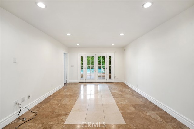 Detail Gallery Image 11 of 27 For 5410 Amigo Ave, Tarzana,  CA 91356 - 3 Beds | 4 Baths