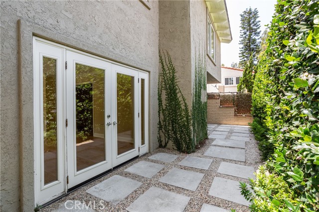 520 Laver Way, Newport Beach CA: https://media.crmls.org/medias/6ad90b73-a599-4452-bdba-c89f1221d25b.jpg
