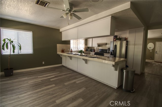 Image 9 of 32 For 9839 9839 Warwick Dr