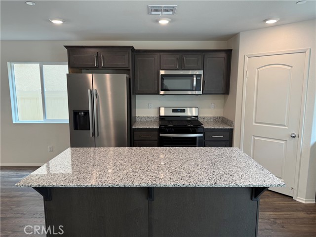 Detail Gallery Image 4 of 22 For 14077 Shayna St, Moreno Valley,  CA 92555 - 4 Beds | 2/1 Baths